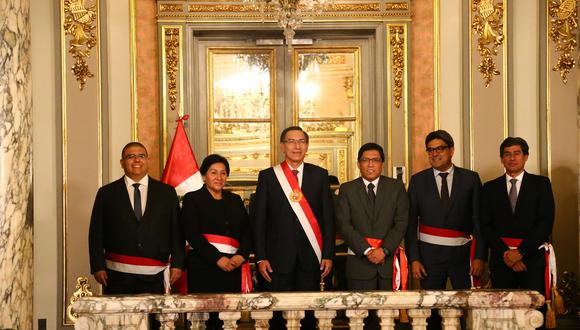 El presidente Martín Vizcarra juramenta a sus nuevos ministros de Justicia, Energía y Minas, Educación, y Transportes y Comunicaciones, ayer, en Palacio de Gobierno. (Foto: Hugo Curotto/GEC).