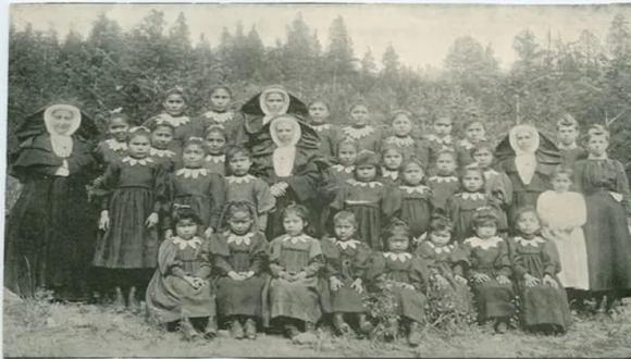 Entre 1890 y 1997 más de 130 escuelas residenciales funcionaron por todo Canadá y unos 150.000 niños indígenas fueron internados en estas instituciones que eran administradas por órdenes religiosas. (Foto: Indian Residential School Resources)