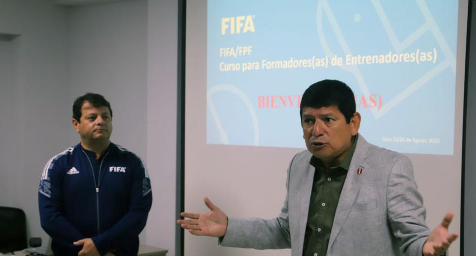 Agustín Lozano debe recibir hoy a los clubes que tienen contrato con el Consorcio. (Foto: FPF)