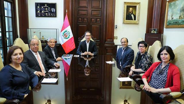 La comisión que encabeza Fernando Tuesta se reunió con el jefe del Estado para presentar sus avances. (Foto: Difusión)