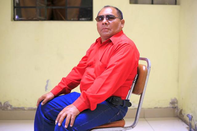 Víctor Gutiérrez tenía 25 años cuando quedó ciego luego de un accidente en la mina donde trabajaba. Sin embargo, reconoce que el reto más difícil de su vida ha sido superar los prejuicios de la sociedad (Foto: Jessica Vicente)