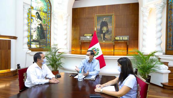 El mandatario Martín Vizcarra sostuvo una reunión de trabajo con el nuevo ministro del Interior, Gastón Rodríguez. (Foto: Presidencia)