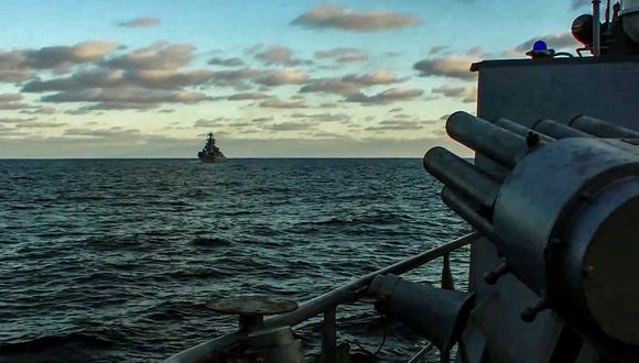Buques de guerra de Rusia durante los ejercicios navales del Mar Negro, en las afueras del puerto de Sebastopol, en Crimea. (AFP).