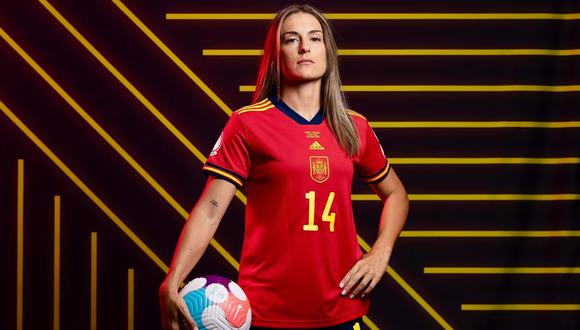 Alexia Putellas es una futbolista española y en 2021 ganó el Balón de Oro a la mejor jugadora del mundo.