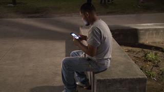¿Qué dicen los migrantes centroamericanos en los grupos de redes sociales? | VIDEO