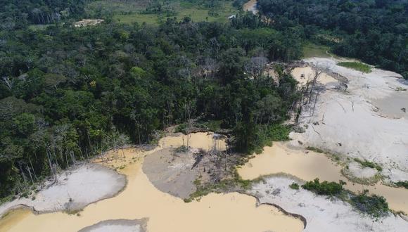A fines de abril, las autoridades destruyeron campamentos y maquinaria para la extracción de oro en el sector del Pariamanu correspondiente a Boca Pariamarca. Foto: Marina de Guerra.