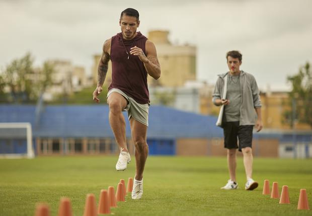 Nico Pons had to lose ten kilograms to play Paolo Guerrero.  (Photo: Netflix)