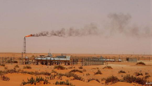 Arabia Saudita estudia vender acciones de petrolera estatal