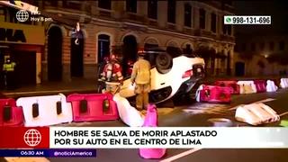 Policía se salva de morir tras volcar auto en la avenida Abancay