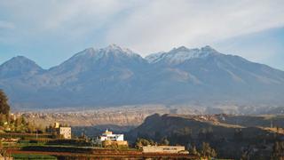 Arequipa: sofocan incendio forestal en el volcán Chachani