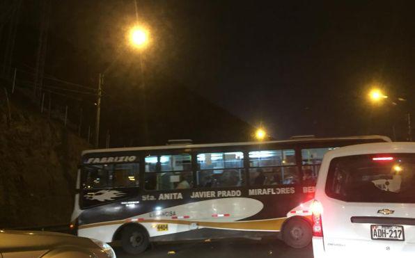 WhatsApp: bus intentó circular por el cerro pero se arrepintió - 6