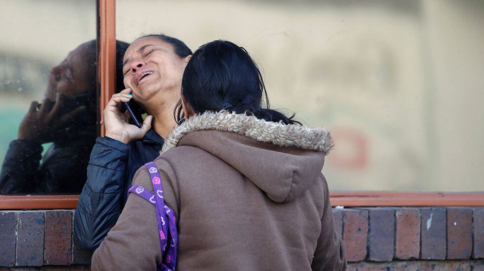 Una mujer llora en las afueras de la cárcel La Modelo en Bogotá. (REUTERS/Leonardo Muñoz).