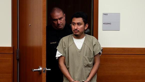 Gerson Fuentes, a la derecha, el hombre acusado de violar y embarazar a una niña de Ohio de 9 años. (Foto: AP Photo/Paul Vernon)