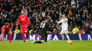 Arquero del Sevilla ingresó y Real Madrid le anotó al minuto