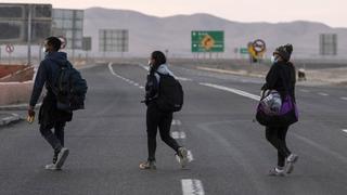 Cruzar a pie el altiplano, la última frontera de los caminantes venezolanos que quieren llegar a Chile | FOTOS