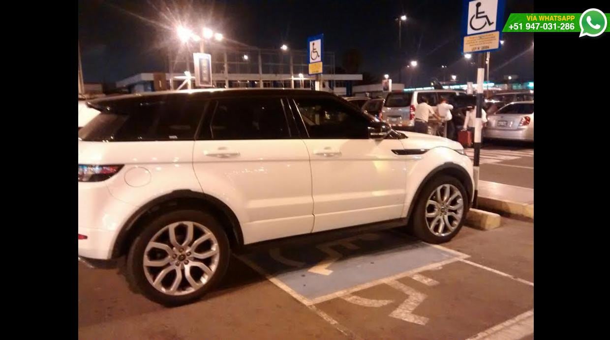 Mamá de Paolo Guerrero se estaciona en zona para discapacitados - 3