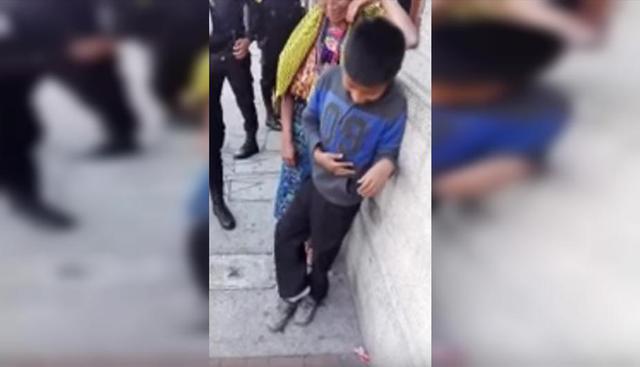 Policías intervienen a niño y lo que le hacen conmovió a internautas. El video es viral en redes sociales. (Facebook)