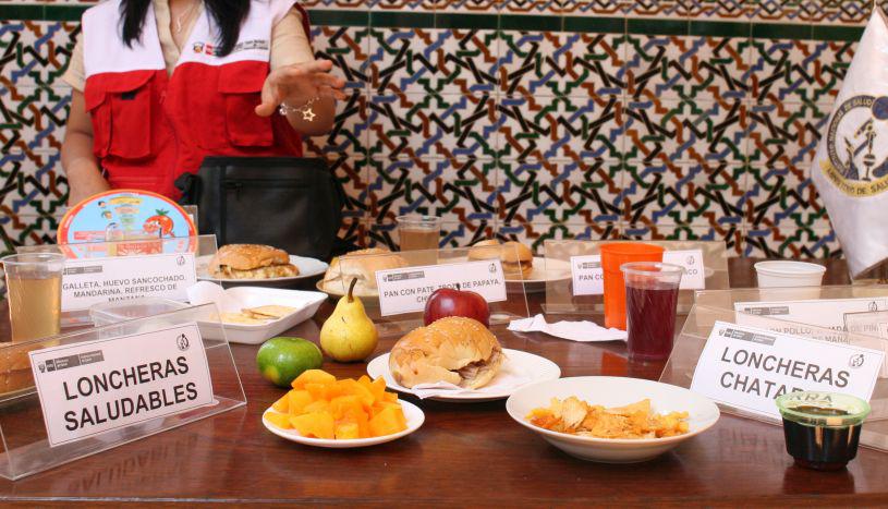 La experta manifestó que lo primero que debemos saber es qué tipo de alimentos debemos incluir en nuestra dieta diaria, de tal manera que podamos lograr un adecuado equilibrio entre alimentos. (Imagen referencial/Archivo)