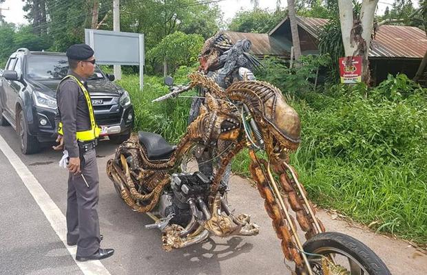 Depredador' es detenido en Tailandia a bordo de moto | |