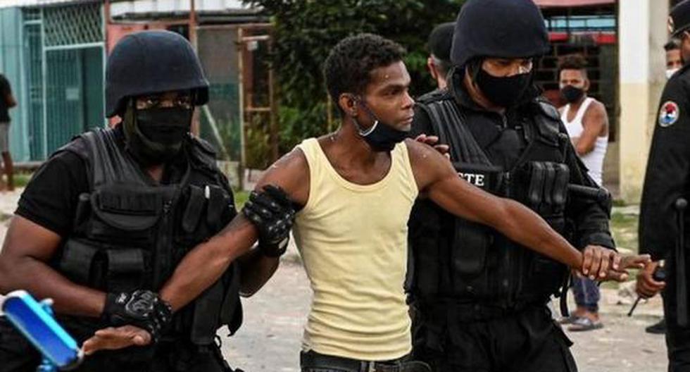 Diversas organizaciones de derechos humanos afirman que cientos de manifestantes fueron detenidos o están desaparecidos tras haber participado en las protestas en Cuba. (Foto: Getty Images)