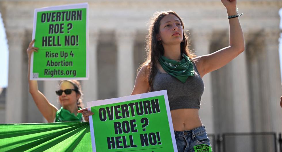 Las activistas en favor del derecho al aborto protestan frente a la Corte Suprema de Estados Unidos el 15 de junio de 2022. (MANDEL NGAN / AFP).