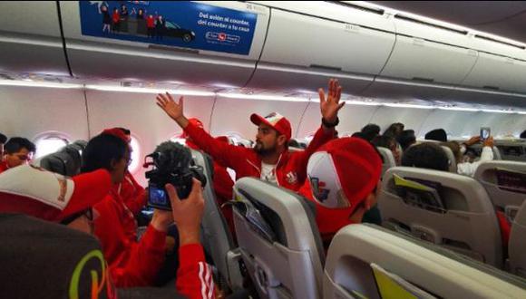 Franco Cabrera en el avión, rumbo a la Copa América. (Foto: Instagram)