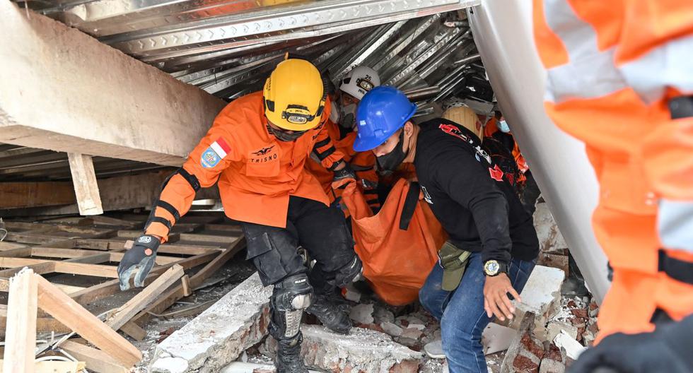 Earthquake in Indonesia leaves at least 268 dead, more than 1,000 injured and 151 missing