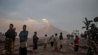 Erupción del volcán Semeru provoca la evacuación de cerca de 2.500 personas en Indonesia