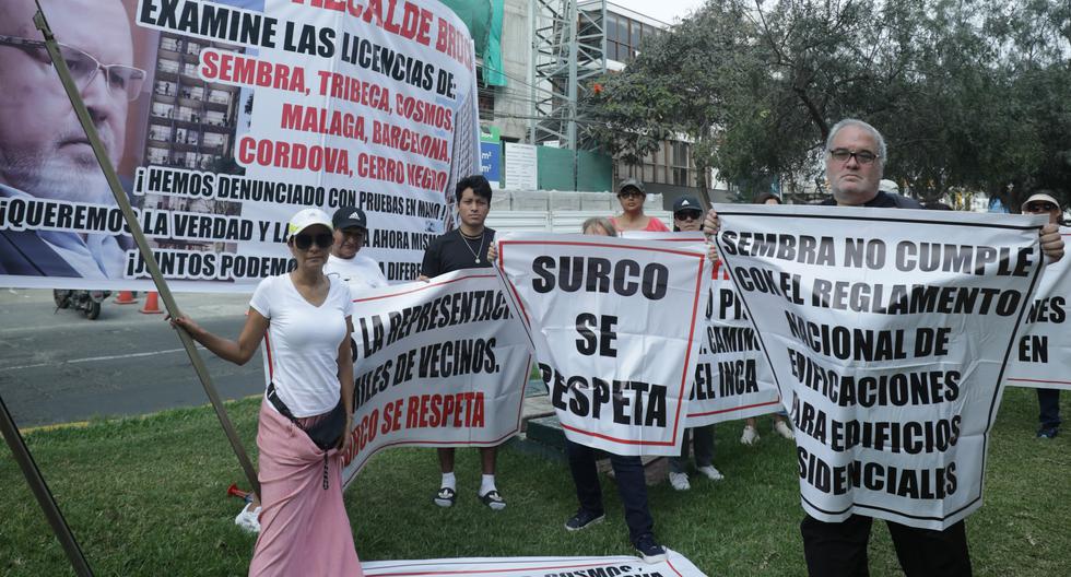 Los vecinos se concentraron en la Av. Caminos del Inca para protestar contra uno de los proyectos inmobiliarios del distrito (foto: Britanie Arroyo).
