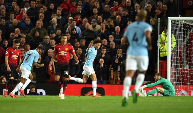 Manchester United vs. Manchester City: Sané anotó el 2-0 tras floja reacción de David de Gea. (Foto: AFP)