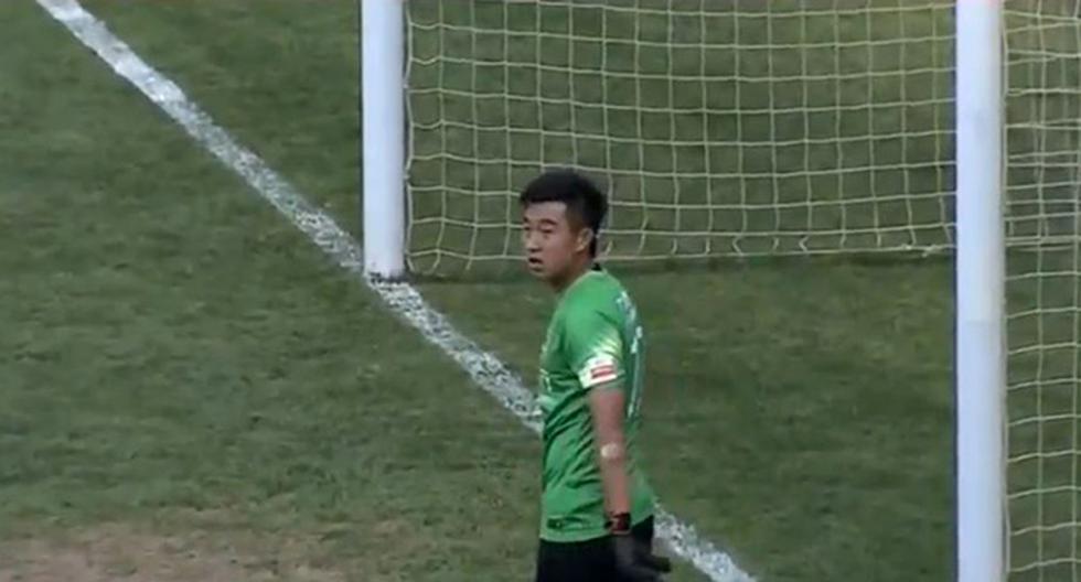 Fútbol Chino: Arquero se va a tomar agua y le anotan. (Foto: Captura)