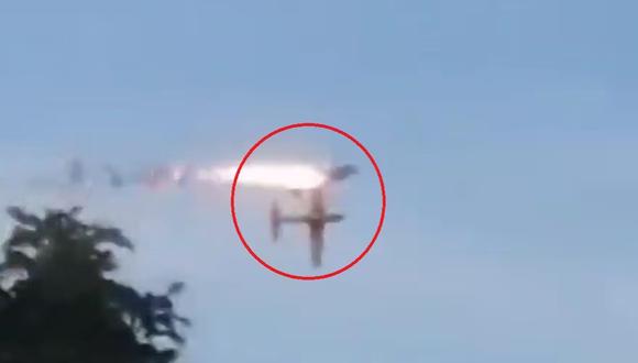 Colombia: dos aviones de combate Tucano chocaron en pleno vuelo. (Captura de video).