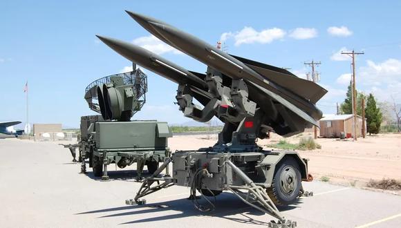 Estados Unidos considera enviar equipos de defensa aérea Hawk a Ucrania.