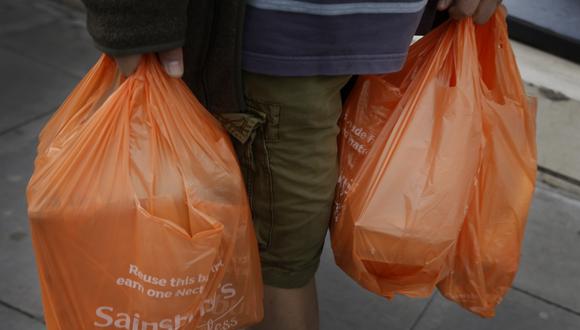 Europa aprueba prohibición de bolsas plásticas y otros desechables (Foto: AP)