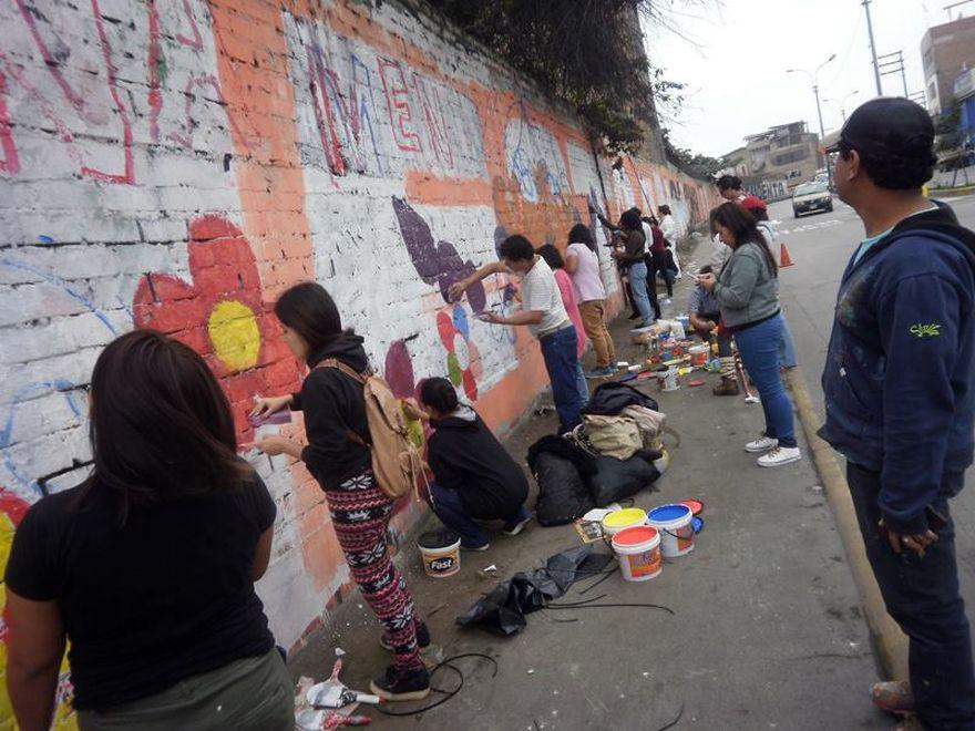 Trabajadores de Emape borraron mural de "Ni una menos" en Surco - 5