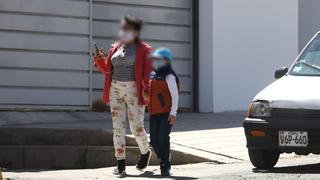 Niños salieron a pasear en regiones donde está prohibido y hasta asistieron a campeonato deportivo | VIDEO