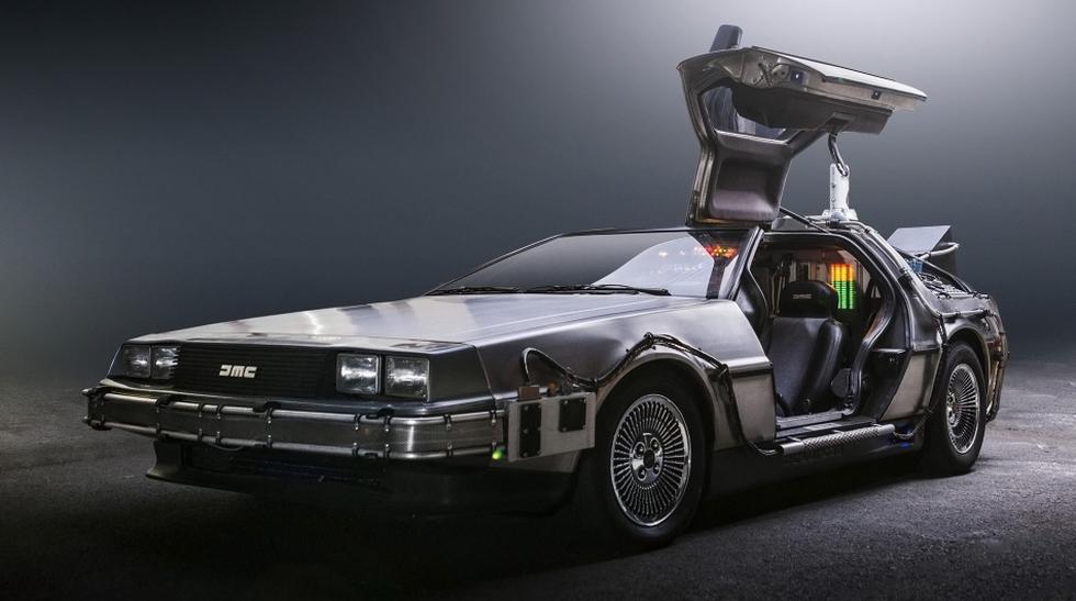 DELOREAN DMC-12: Ni Marty McFly, ni el Dr. Emmett Brown, el DeLorean es probablemente personaje principal en la saga &#039;Volver al Futuro&#039;. Este modelo se hizo famoso en todo el mundo por ser la maquina del tiempo de la recordada trilog&iacute;a. 