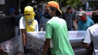 “He visto más de 100 ataúdes”: La interminable odisea de enterrar a un ser querido en Guayaquil
