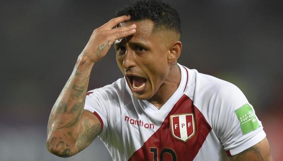 Peru's Yoshimar Yotun celebrates after scoring against Paraguay during their South American qualification football match for the FIFA World Cup Qatar 2022 at the National Stadium in Lima on March 29, 2022. (Photo by ERNESTO BENAVIDES / AFP)