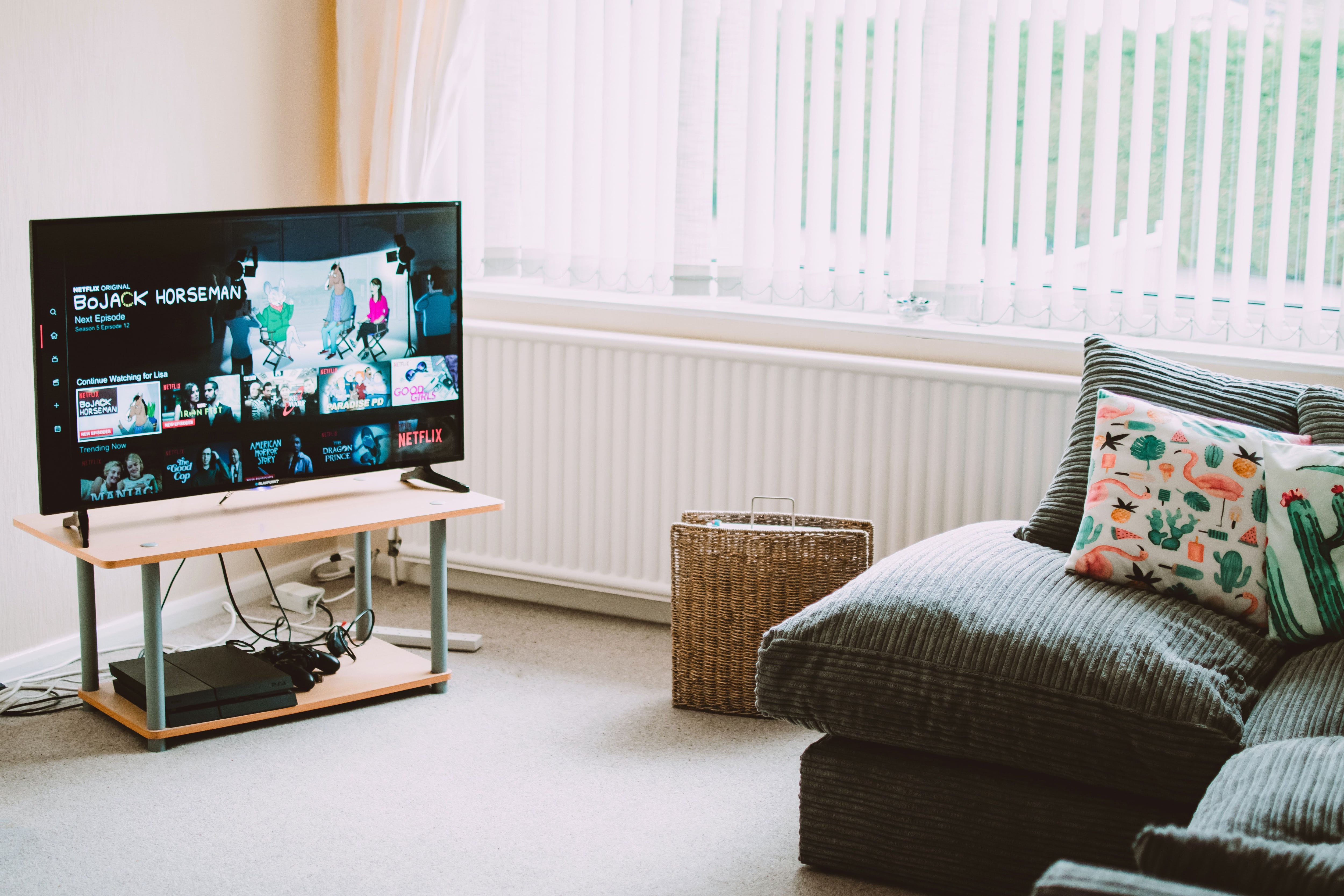 The television is one of the most used devices by Peruvian families.  (Photo: Lisa Fotios/Pexels)