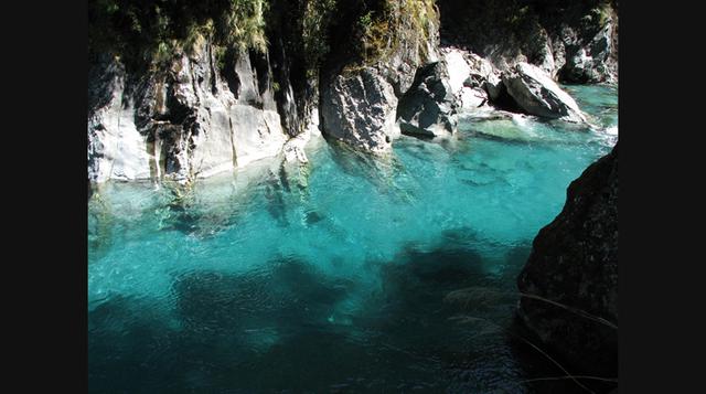 Descubre este río de 'piscinas azules' en Nueva Zelanda - 3