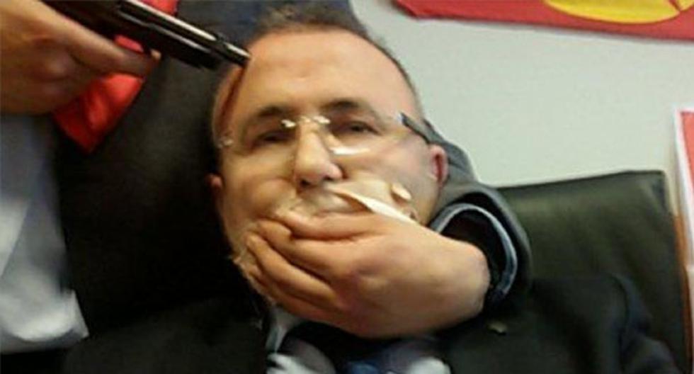 El fiscal turco Mehmet Selim Kiraz recibió cinco balazos, tres de ellos en la cabeza. (Foto: @aysekosan123)