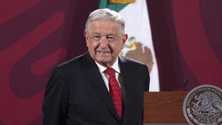 Presidente de México defiende contratación de médicos cubanos