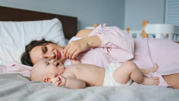 Una solución puede ser que los padres acuesten a sus niños en una cuna al costado de la cama. Foto: Polina Tankilevitch / Pexels