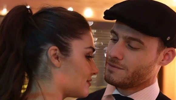 La relación de Kerem Bürsin y Hande Erçel comenzó en abril de 2021. Desde entonces, son la pareja favorita de muchos seguidores de la televisión turca (Foto: Love Is in the Air / MF Yapım)