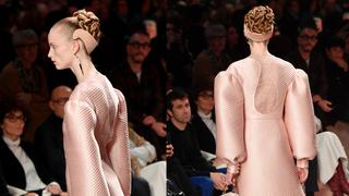 Diadema invertida: el curioso accesorio que Fendi pone en tendencia para el otoño | FOTOS