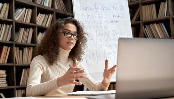 El programa BeOnline ofrece a los profesores peruanos la posibilidad de capacitarse en herramientas tecnológicas y metodología de enseñanza en línea. (Foto: Shutterstock)