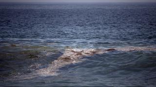 Un derrame de hidrocarburos mancha y contamina playas del sur de México