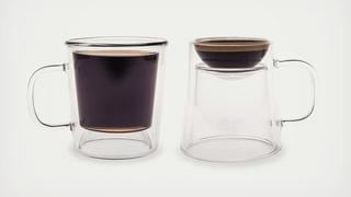 Esta taza se voltea y te permite tomar dos tipos de café