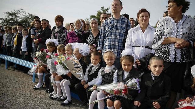 El primer día de clases en los colegios de la golpeada Ucrania - 10